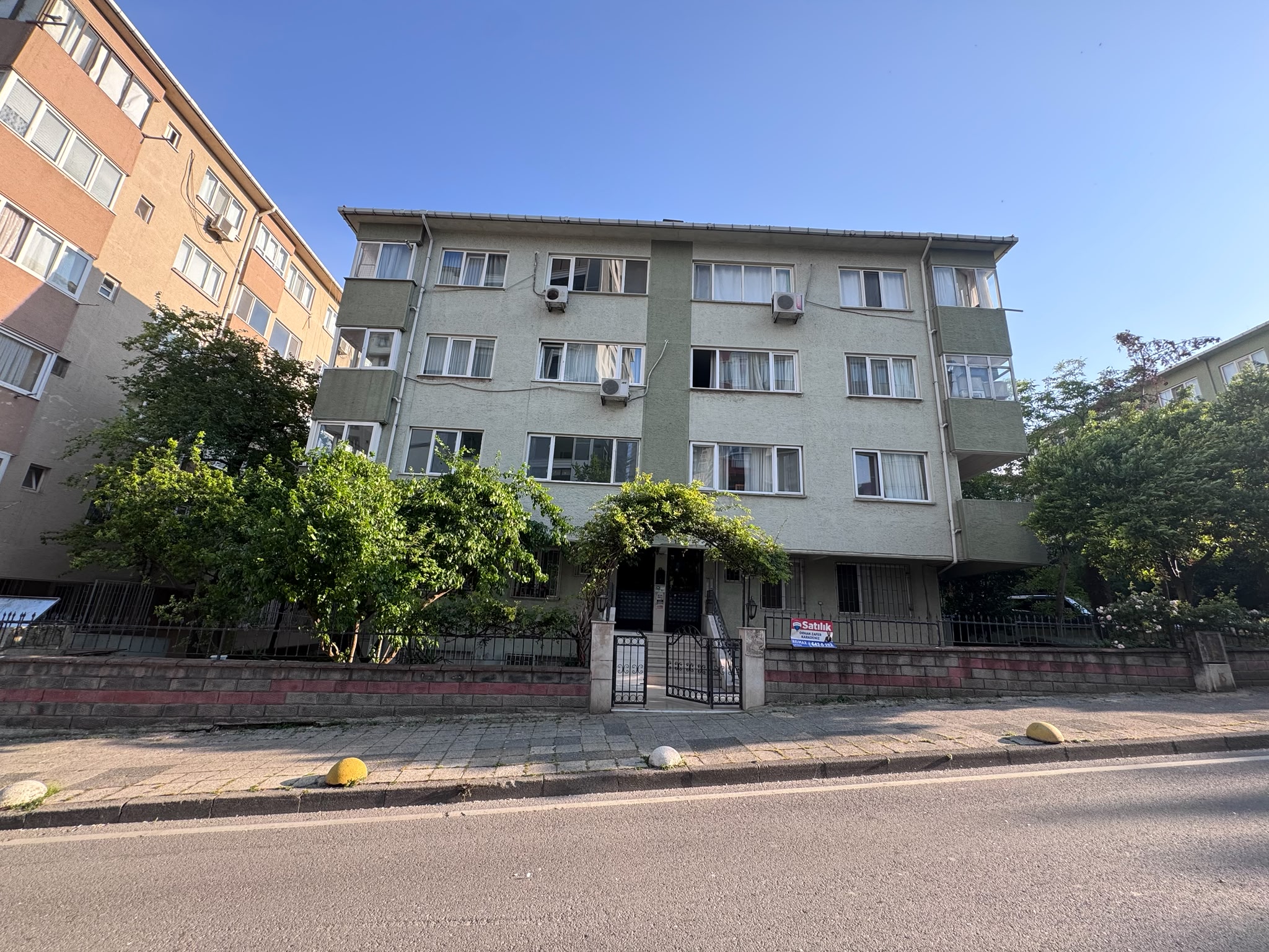 MERDİVENKÖY ORAY SİTESİNDE SATILIK 2+1 BALKONLU DAİRE