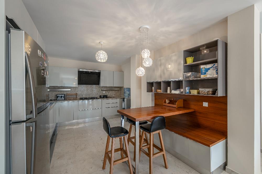 Gündoğan Küçükbük Deniz Manzaralı Özel Plajlı 5+1 Villa