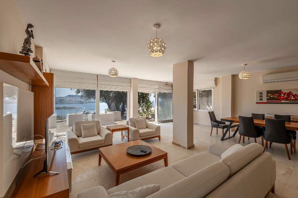 Gündoğan Küçükbük Deniz Manzaralı Özel Plajlı 5+1 Villa