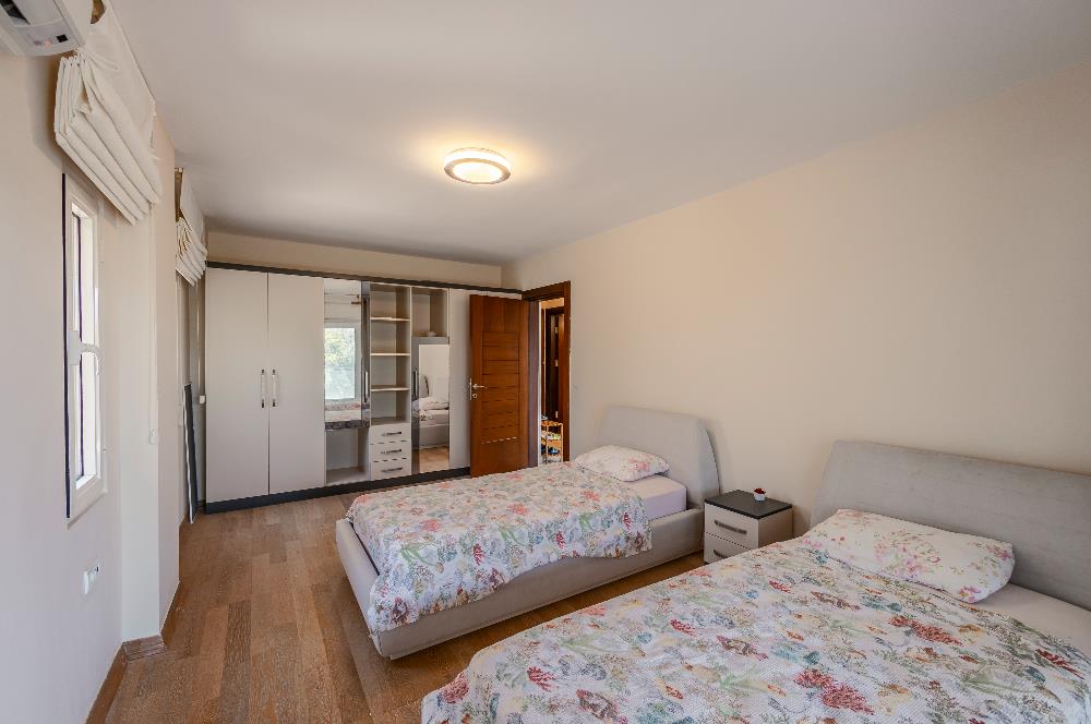 Gündoğan Küçükbük Deniz Manzaralı Özel Plajlı 5+1 Villa