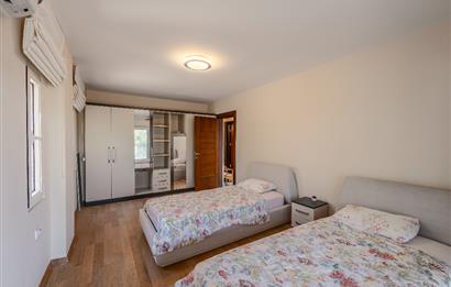 Gündoğan Küçükbük Deniz Manzaralı Özel Plajlı 5+1 Villa