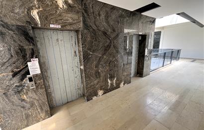 KONACIK PLAZA İÇERİSİNDE KİRALIK DÜKKAN / OFİS