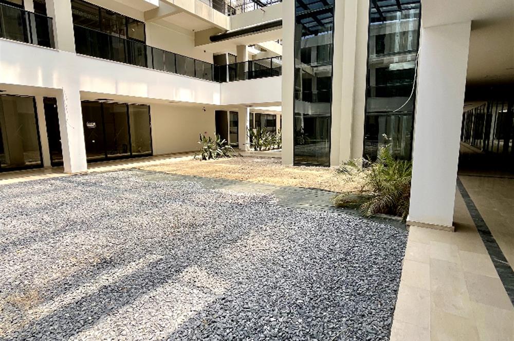KONACIK'TA PLAZA İÇERİSİNDE 2 KATLI KİRALIK MAĞAZA / DÜKKAN