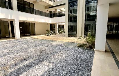 KONACIK'TA PLAZA İÇERİSİNDE 2 KATLI KİRALIK MAĞAZA / DÜKKAN