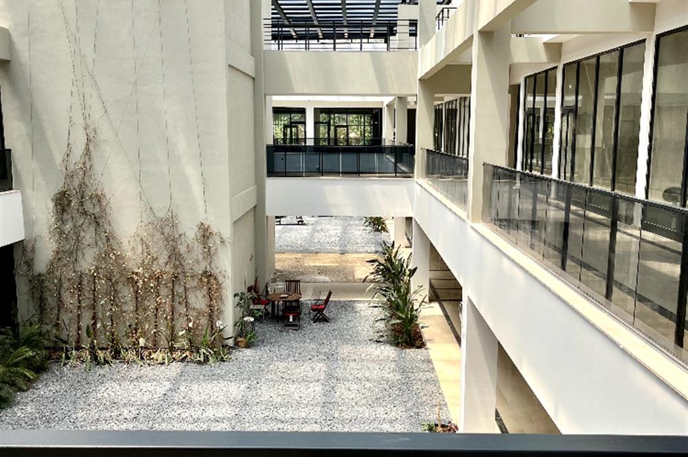 KONACIK'TA PLAZA İÇERİSİNDE 2 KATLI KİRALIK MAĞAZA / DÜKKAN