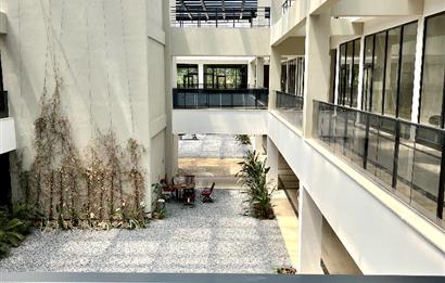 KONACIK'TA PLAZA İÇERİSİNDE 2 KATLI KİRALIK MAĞAZA / DÜKKAN