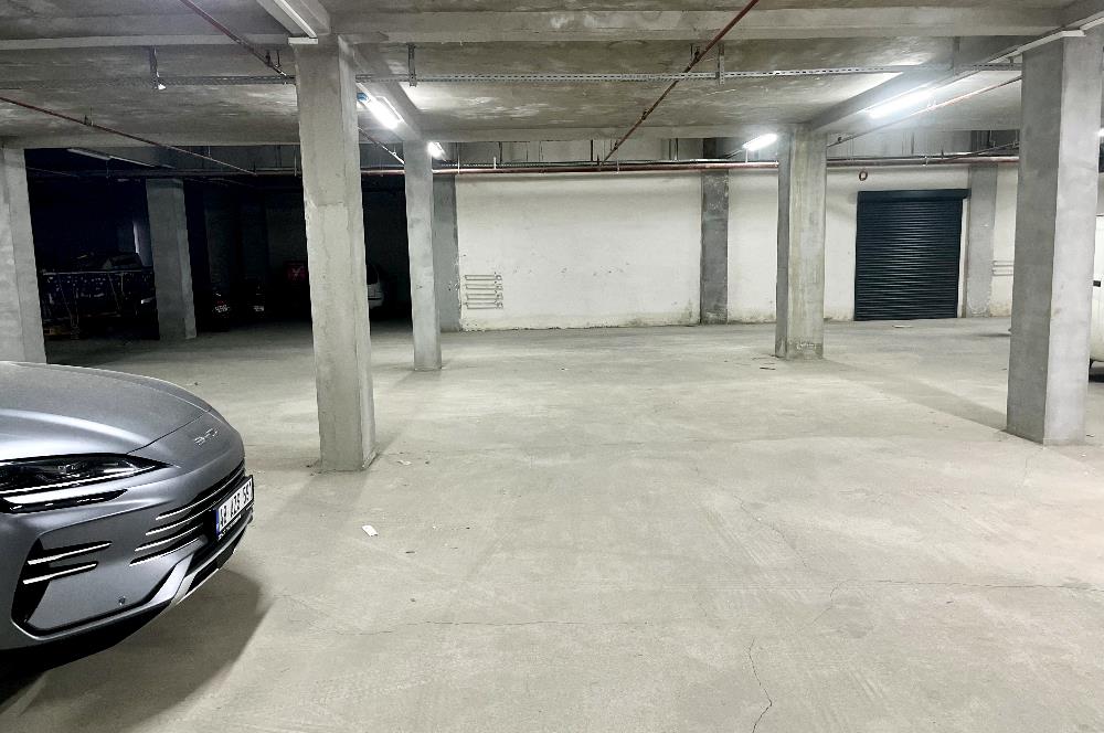 KONACIK'TA PLAZA İÇERİSİNDE 2 KATLI KİRALIK MAĞAZA / DÜKKAN