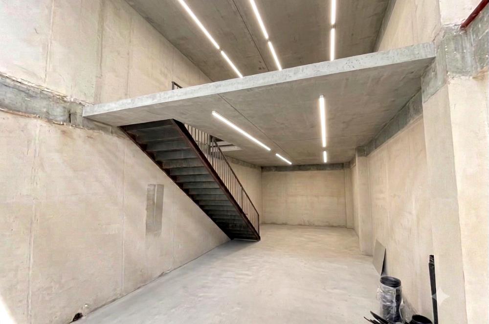 KONACIK'TA PLAZA İÇERİSİNDE 2 KATLI KİRALIK MAĞAZA / DÜKKAN