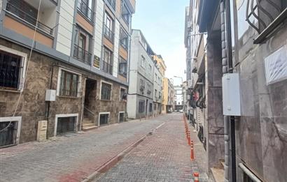 BAYRAMPAŞADA 5.5 KAT İMARLI - 7.83m CEPHELİ PROJELİK ARSA!