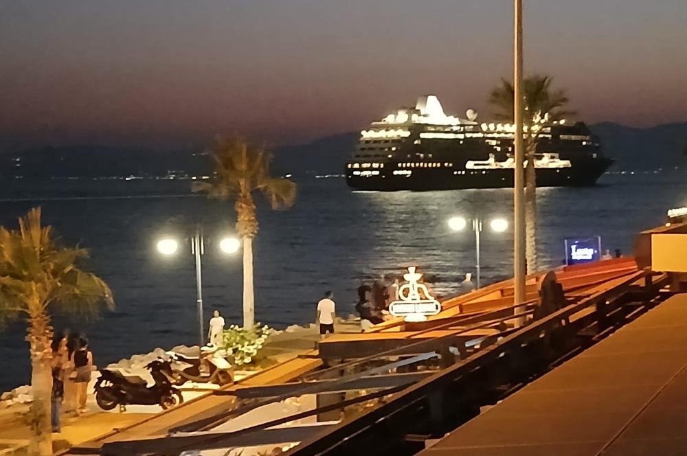Çeşme Merkez'de Muhteşem Deniz Manzaralı 101 Günlük Kiralık