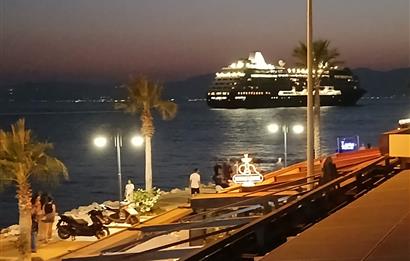 Çeşme Merkez'de Muhteşem Deniz Manzaralı 101 Günlük Kiralık