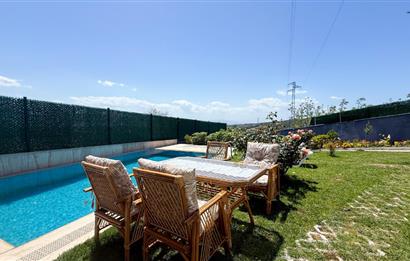 ERDEK'TE DENİZ MANZARALI KIŞ BAHÇELİ HAVUZLU 710 M2 MODERN VİLLA