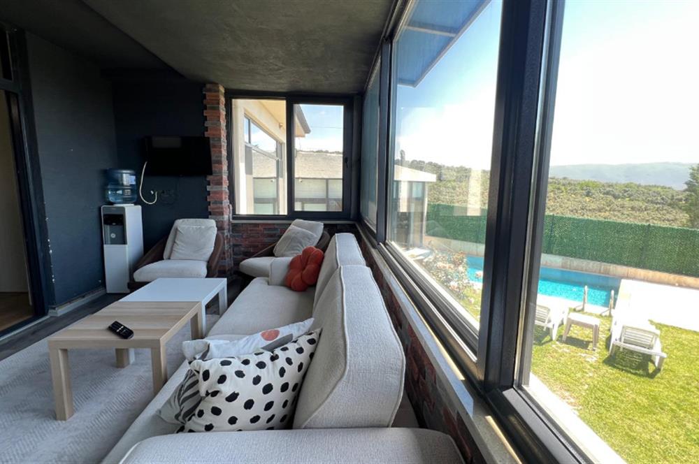 ERDEK'TE DENİZ MANZARALI KIŞ BAHÇELİ HAVUZLU 710 M2 MODERN VİLLA