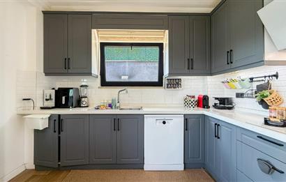 ERDEK'TE DENİZ MANZARALI KIŞ BAHÇELİ HAVUZLU 710 M2 MODERN VİLLA