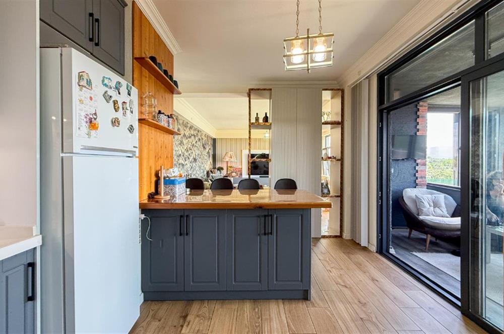 ERDEK'TE DENİZ MANZARALI KIŞ BAHÇELİ HAVUZLU 710 M2 MODERN VİLLA