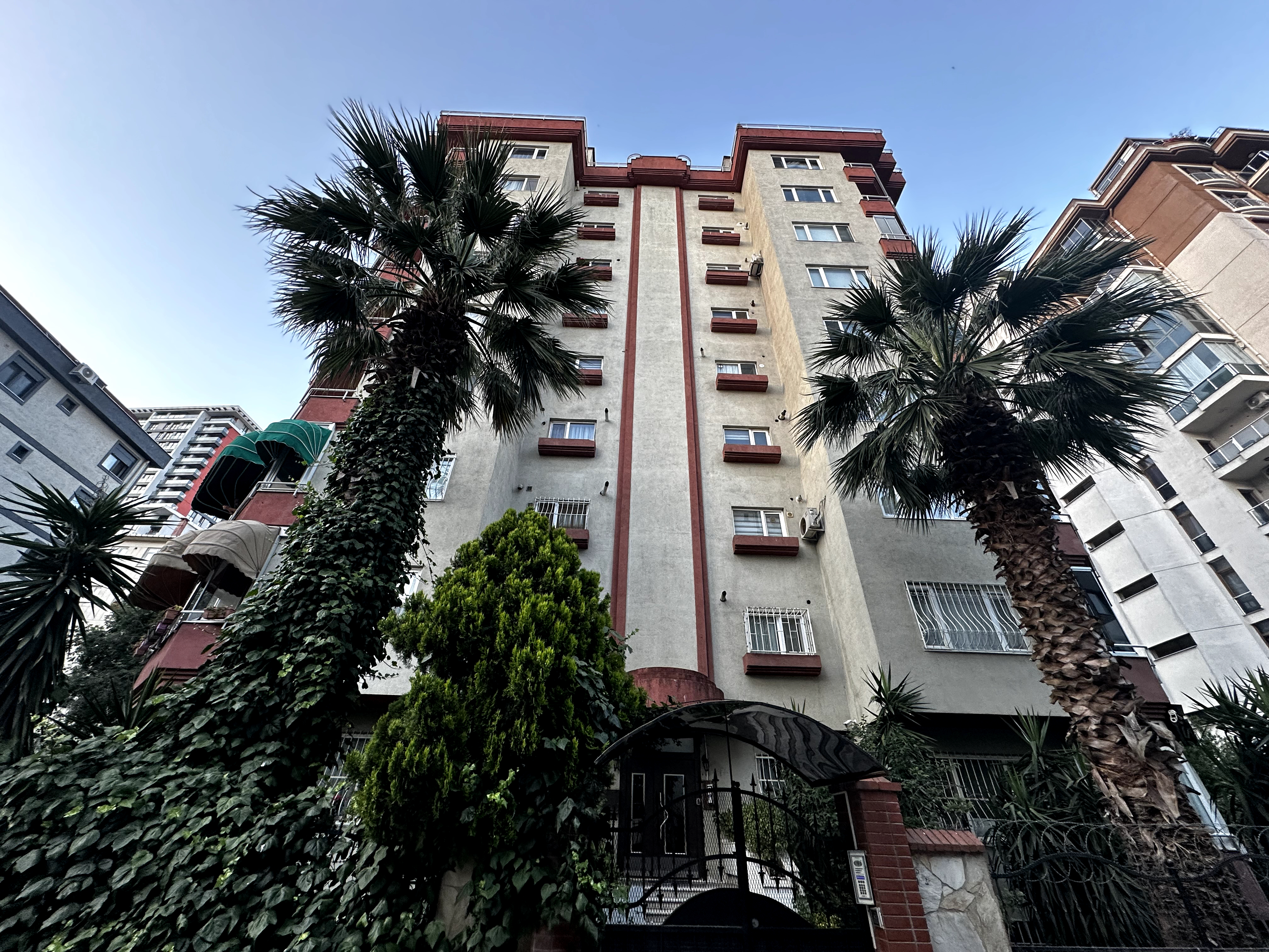 ATALAR KORDONBOYUNDA MARMARAY VE SAHİLE YAKIN SATILIK 3+1 DAİRE