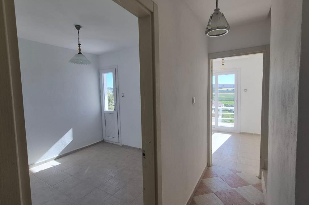 Çeşme Çiftlikköy'de Her Kattan Deniz Manzaralı Satılık Villa