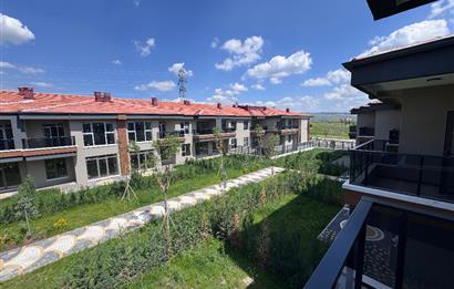Eymir Mahallesi Paradise Sitesi'nde Ferah 1+1 Kiralık Daire