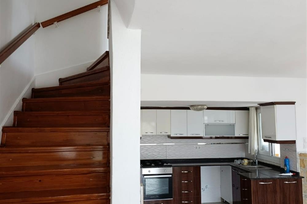 Çeşme Çiftlikköy'de Her Kattan Deniz Manzaralı Satılık Villa