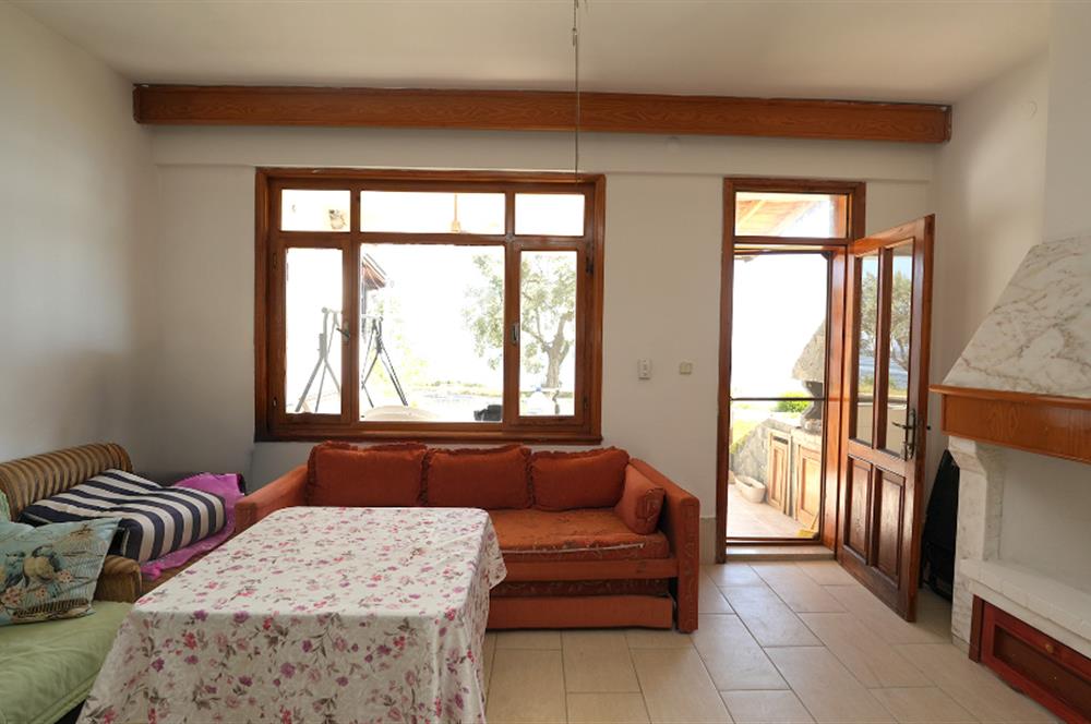 C21 Cius; Armutlu-Fıstıklı Site İçerisinde Denize Sıfır Villa