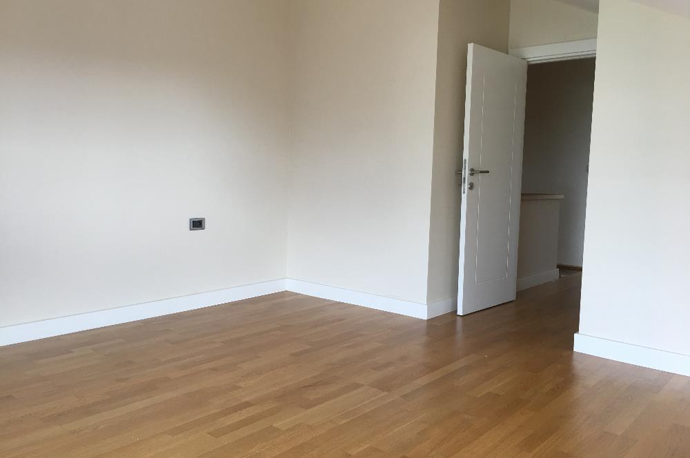 MERKEZ ZEKERİYAKÖY SİTESİ'NDE KİRALIK 2+1 ÇATI DUBLEKS DAİRE