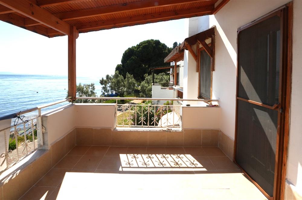 C21 Cius; Armutlu-Fıstıklı Site İçerisinde Denize Sıfır Villa