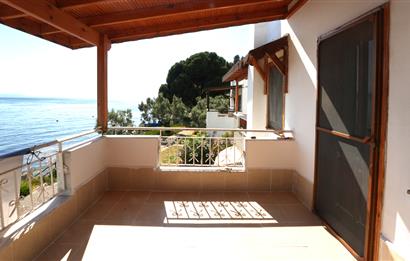 C21 Cius; Armutlu-Fıstıklı Site İçerisinde Denize Sıfır Villa