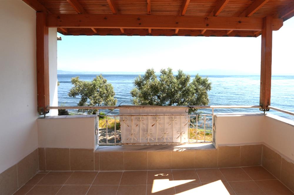 C21 Cius; Armutlu-Fıstıklı Site İçerisinde Denize Sıfır Villa