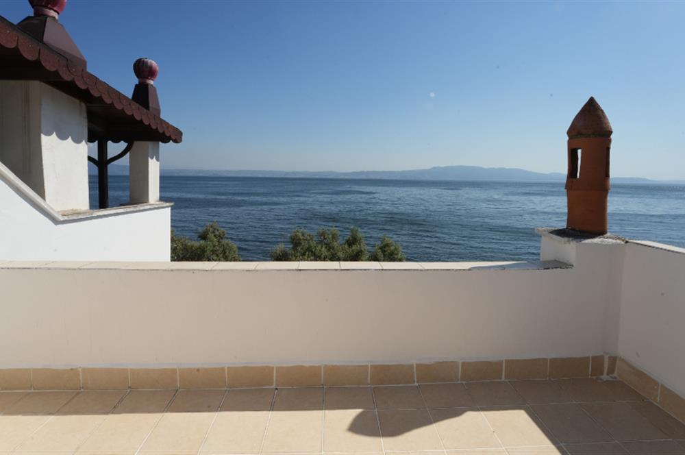 C21 Cius; Armutlu-Fıstıklı Site İçerisinde Denize Sıfır Villa