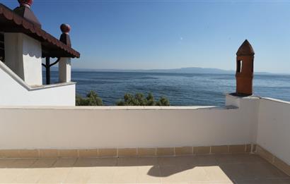 C21 Cius; Armutlu-Fıstıklı Site İçerisinde Denize Sıfır Villa