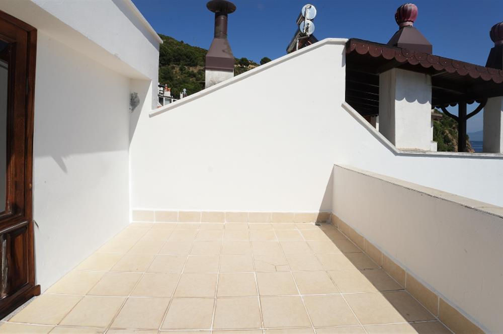 C21 Cius; Armutlu-Fıstıklı Site İçerisinde Denize Sıfır Villa