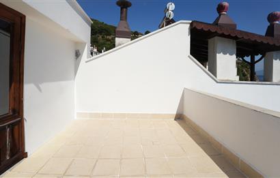 C21 Cius; Armutlu-Fıstıklı Site İçerisinde Denize Sıfır Villa