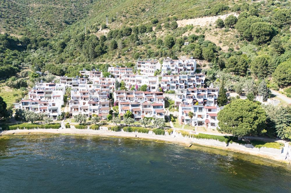 C21 Cius; Armutlu-Fıstıklı Site İçerisinde Denize Sıfır Villa
