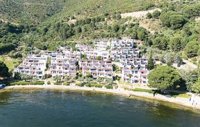 C21 Cius; Armutlu-Fıstıklı Site İçerisinde Denize Sıfır Villa