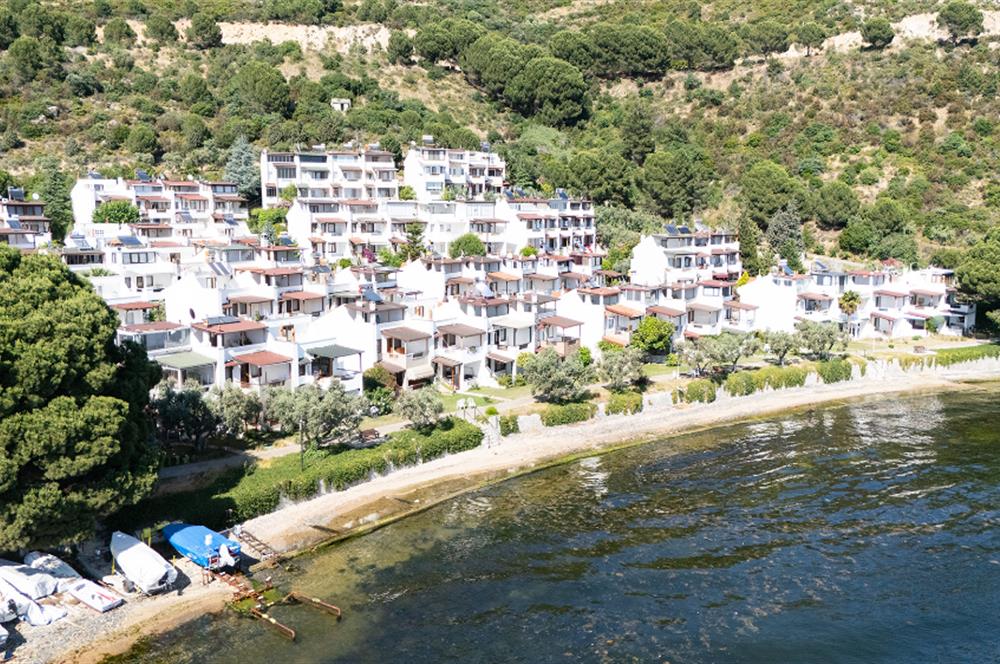 C21 Cius; Armutlu-Fıstıklı Site İçerisinde Denize Sıfır Villa
