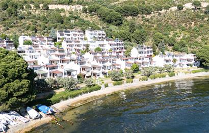 C21 Cius; Armutlu-Fıstıklı Site İçerisinde Denize Sıfır Villa