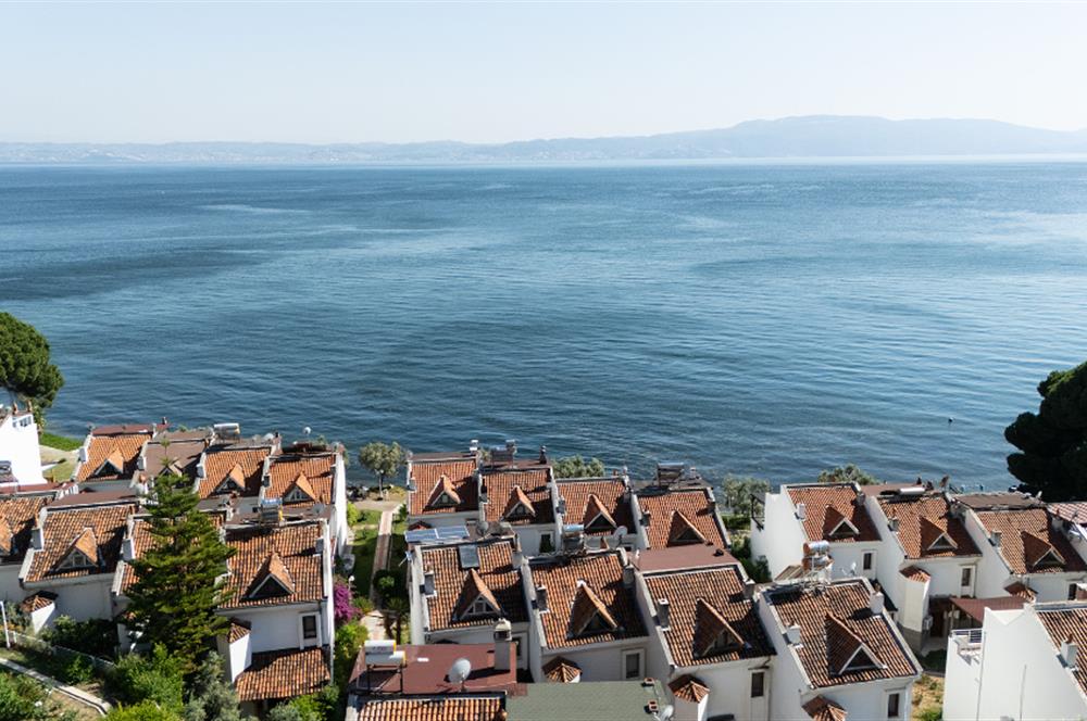 C21 Cius; Armutlu-Fıstıklı Site İçerisinde Denize Sıfır Villa
