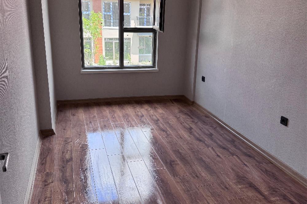 Eymir Mahallesi Paradise Sitesi'nde Ferah 1+1 Kiralık Daire