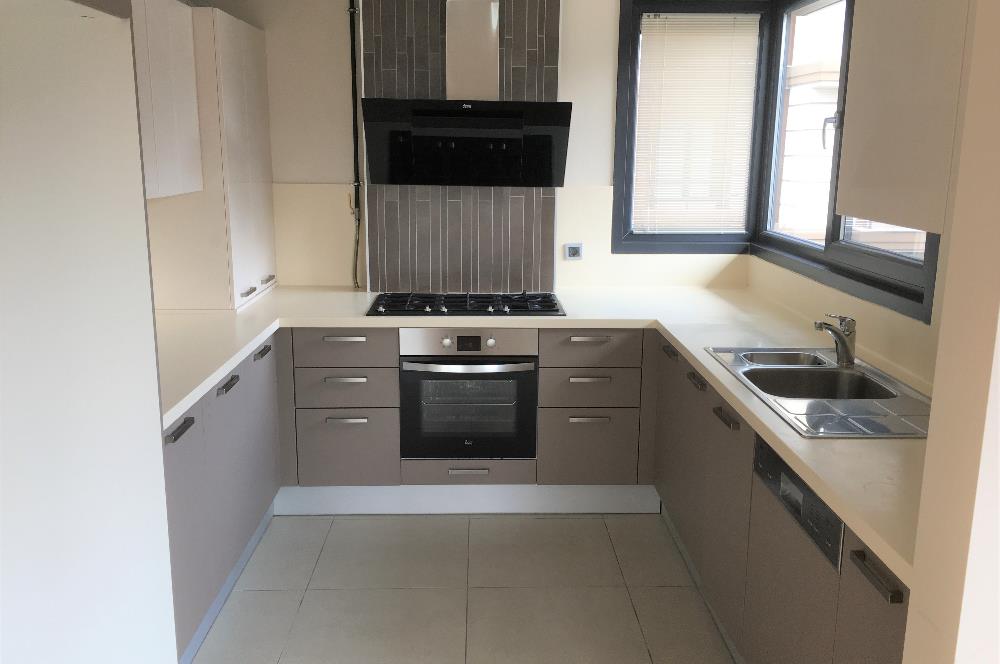 MERKEZ ZEKERİYAKÖY SİTESİ'NDE KİRALIK 2+1 ÇATI DUBLEKS DAİRE