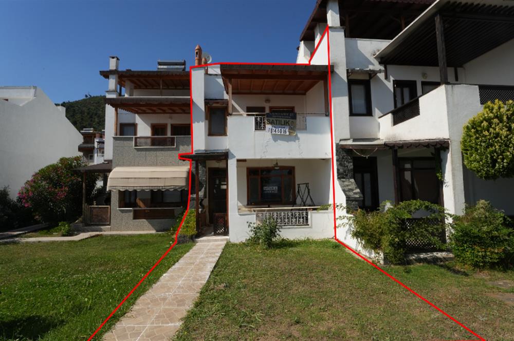 C21 Cius; Armutlu-Fıstıklı Site İçerisinde Denize Sıfır Villa
