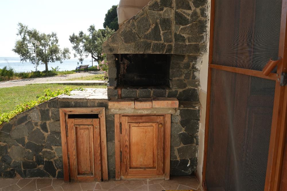 C21 Cius; Armutlu-Fıstıklı Site İçerisinde Denize Sıfır Villa