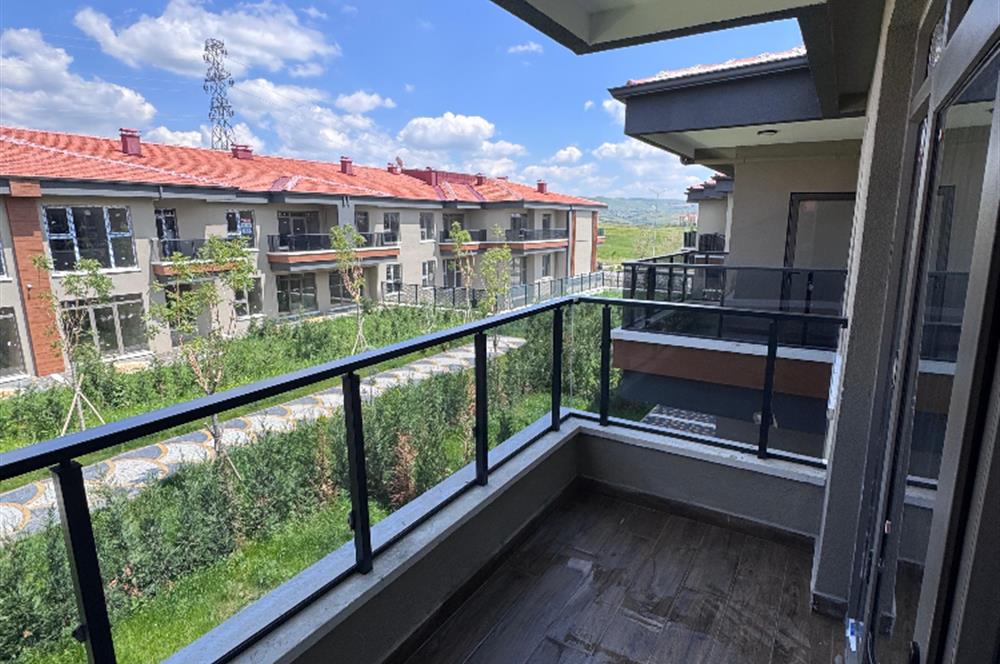 Eymir Mahallesi Paradise Sitesi'nde Ferah 1+1 Kiralık Daire