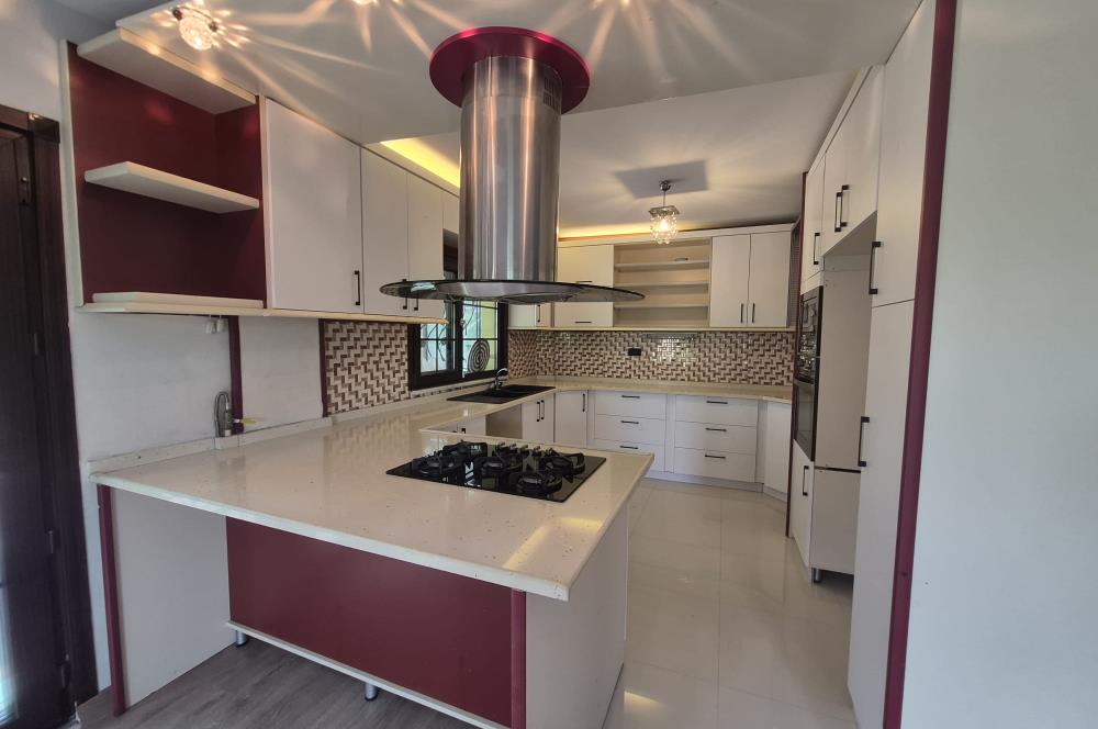  Zekeriyaköy Merkez'de Butik Sitede Kiralık Villa