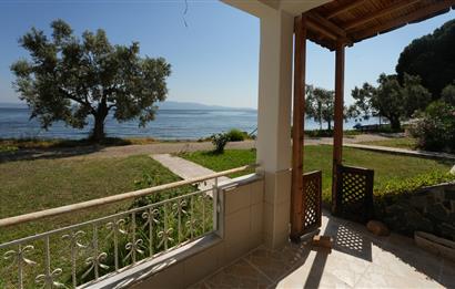 C21 Cius; Armutlu-Fıstıklı Site İçerisinde Denize Sıfır Villa
