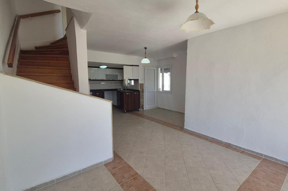 Çeşme Çiftlikköy'de Her Kattan Deniz Manzaralı Satılık Villa