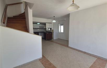Çeşme Çiftlikköy'de Her Kattan Deniz Manzaralı Satılık Villa