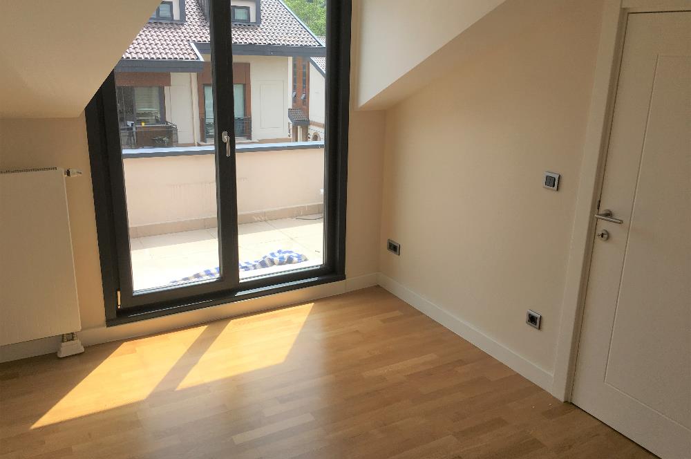MERKEZ ZEKERİYAKÖY SİTESİ'NDE KİRALIK 2+1 ÇATI DUBLEKS DAİRE