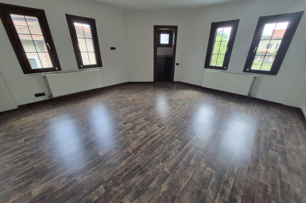  Zekeriyaköy Merkez'de Butik Sitede Kiralık Villa