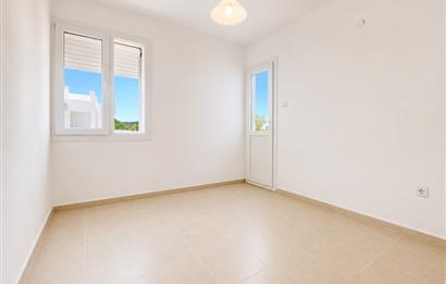 Çeşme Çiftlikköy'de Her Kattan Deniz Manzaralı Satılık Villa