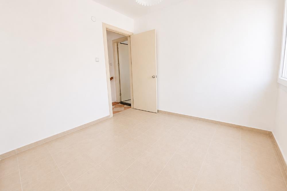 Çeşme Çiftlikköy'de Her Kattan Deniz Manzaralı Satılık Villa